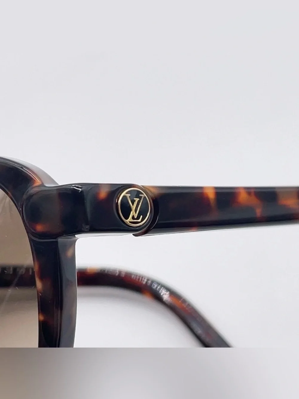 Auth Louis Vuitton tortoiseshell Z0806E 54•19 Ava Sunglasses